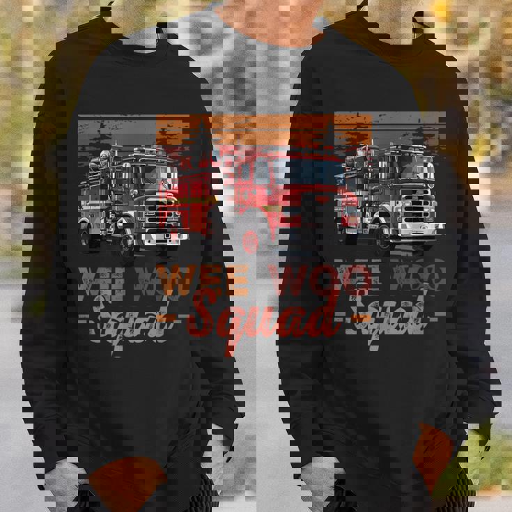 Wee Wooquad 消防車 消防士 ヴィンテージ 消防車 スウェットシャツ 彼への贈り物