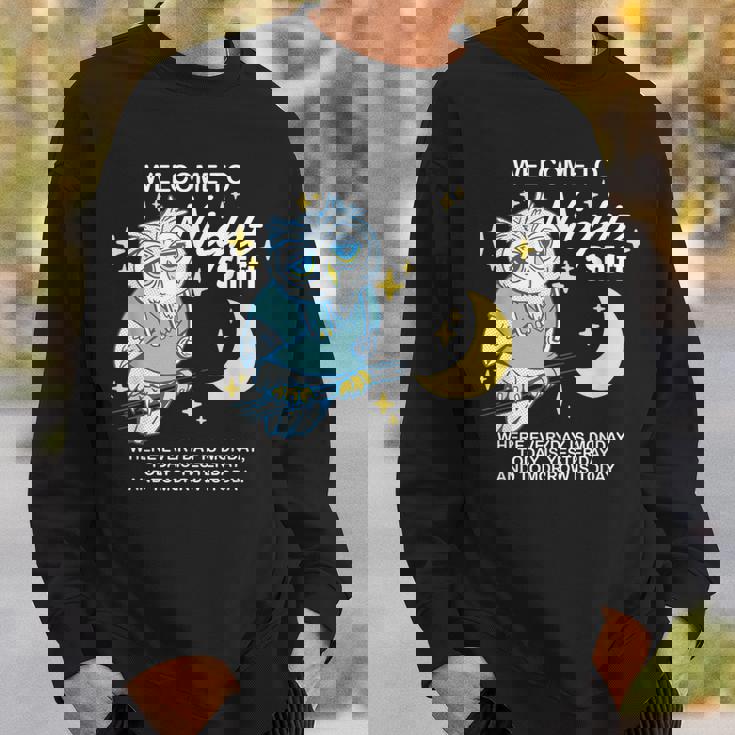 Willkommen Zur Nacht Arbeit Wo Jeder Tag Ein Monday Ist スウェットシャツ 彼への贈り物