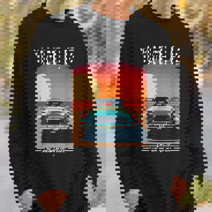 Yuma Az レトロハイウェイ ノスタルジック ヴィンテージカーデザイン スウェットシャツ 彼への贈り物