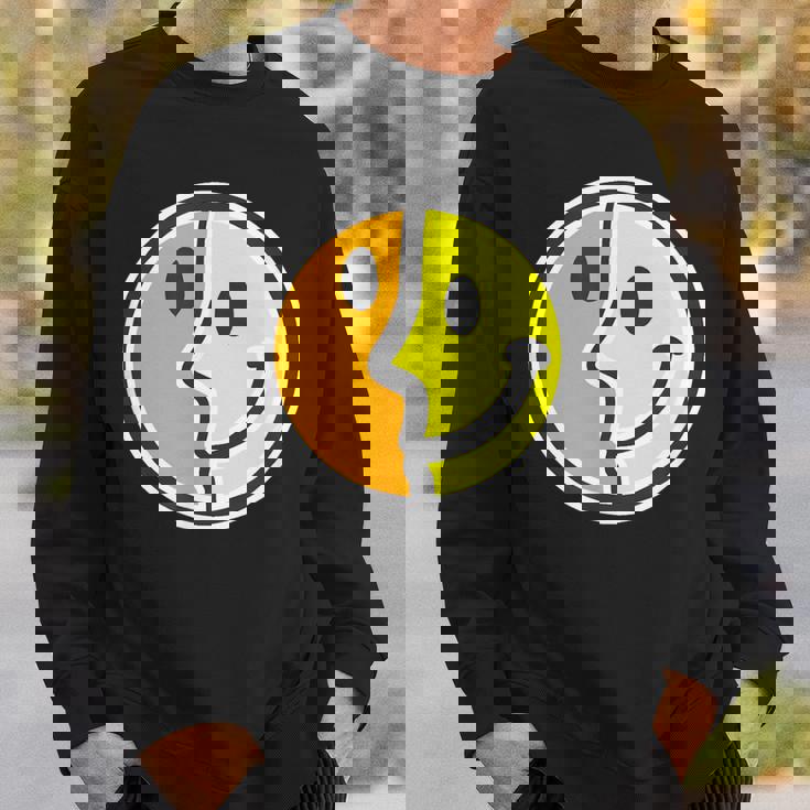 【ピカソ風】スマイル フェイス 笑顔（パロディ）キュビズム【スマイリー】ニコニコ 黄色 ポップ かわいい スウェットシャツ 彼への贈り物