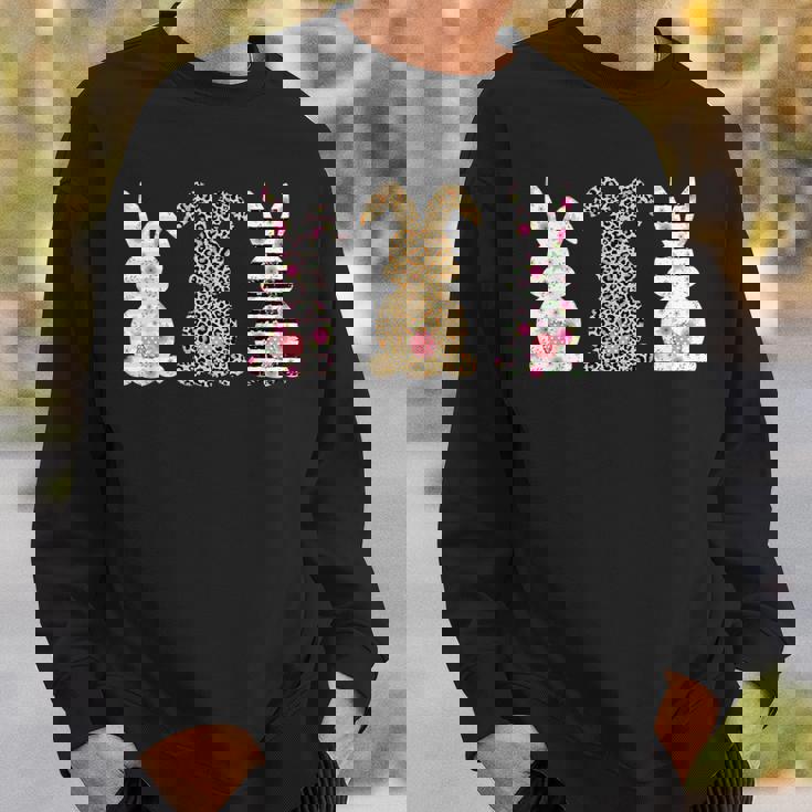 かわいい ヒョウ イースター バニー ウサギ トリオ フローラル ハッピーイースター スウェットシャツ 彼への贈り物