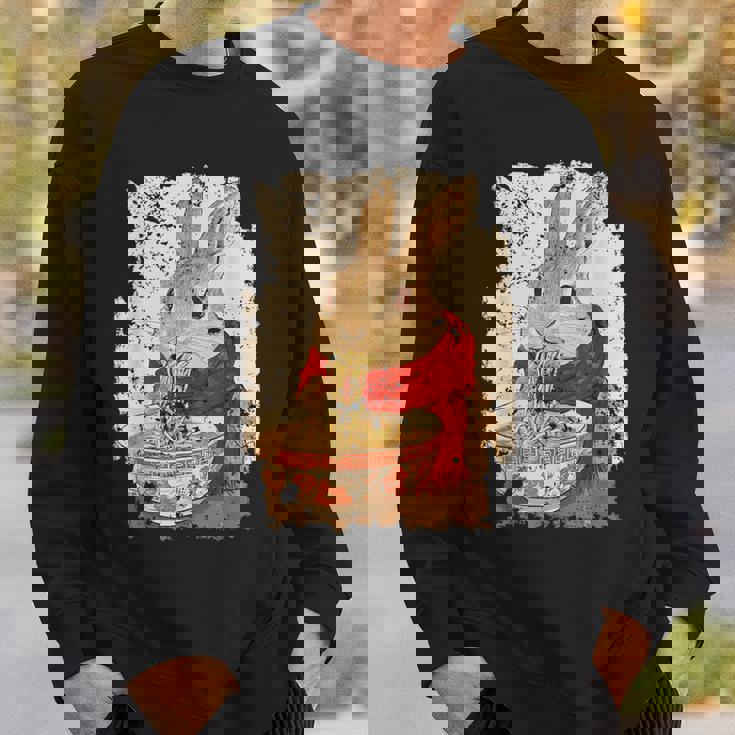 かわいいウサギが麺をすする スウェットシャツ 彼への贈り物