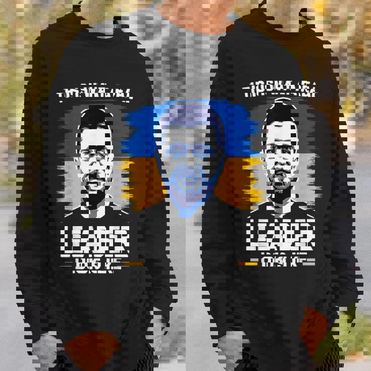 これが本当のリーダーがzelenskyをサポートしているように見えるものです。 スウェットシャツ 彼への贈り物