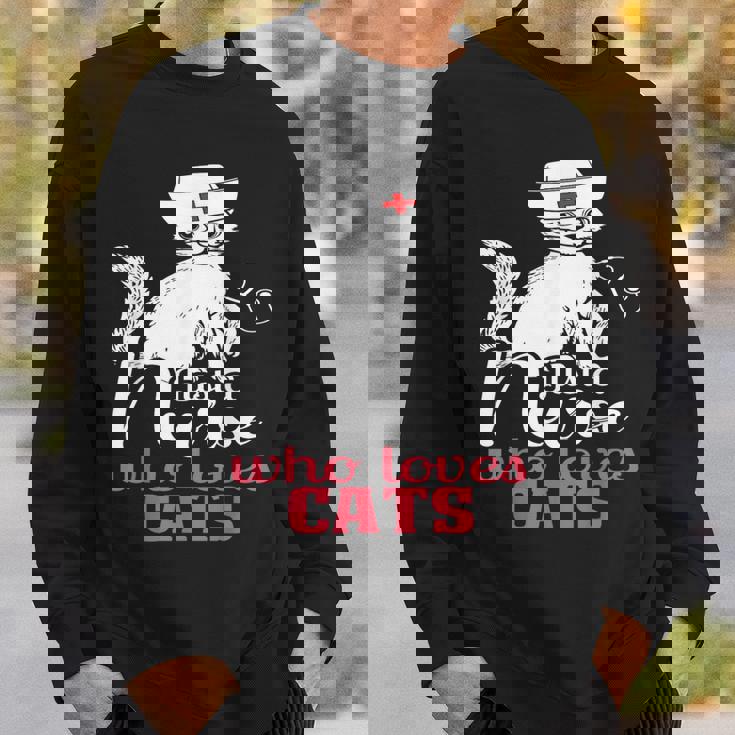 ただの猫好きナースおもしろいネコナース スウェットシャツ 彼への贈り物