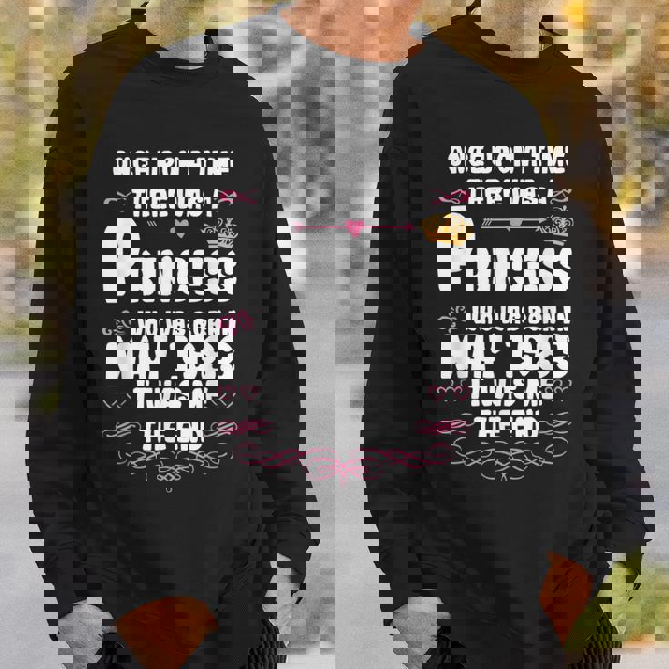 むかしむかし、あるところにお姫様がいました。1983年5月 誕生日 スウェットシャツ 彼への贈り物