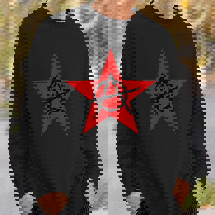 アナーキーサイン、ブラック、レッド、星、海賊、反逆者、パンク、アンチ。 スウェットシャツ 彼への贈り物