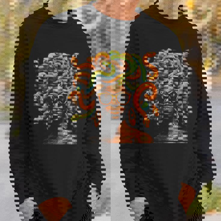 アフロ ブラック メラニン スキントーン メデューサ ヘビ ヘアスタイル スウェットシャツ 彼への贈り物