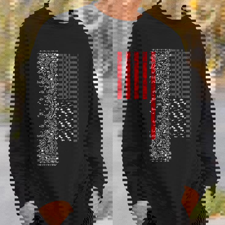 アメリカ、愛国的なアメリカ国旗、ペイズリー、バンダナプリント。 スウェットシャツ 彼への贈り物