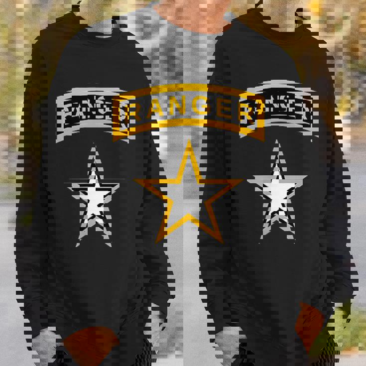 アメリカ合衆国陸軍レンジャータブとスターミリタリー。 スウェットシャツ 彼への贈り物