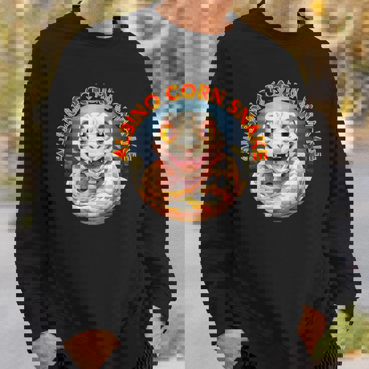 アルビノコーンスネーク 動物 可愛い 人気 へび 蛇 干支 巳 動物園 へび好き 愛好家 爬虫類 コーンスネーク スウェットシャツ 彼への贈り物