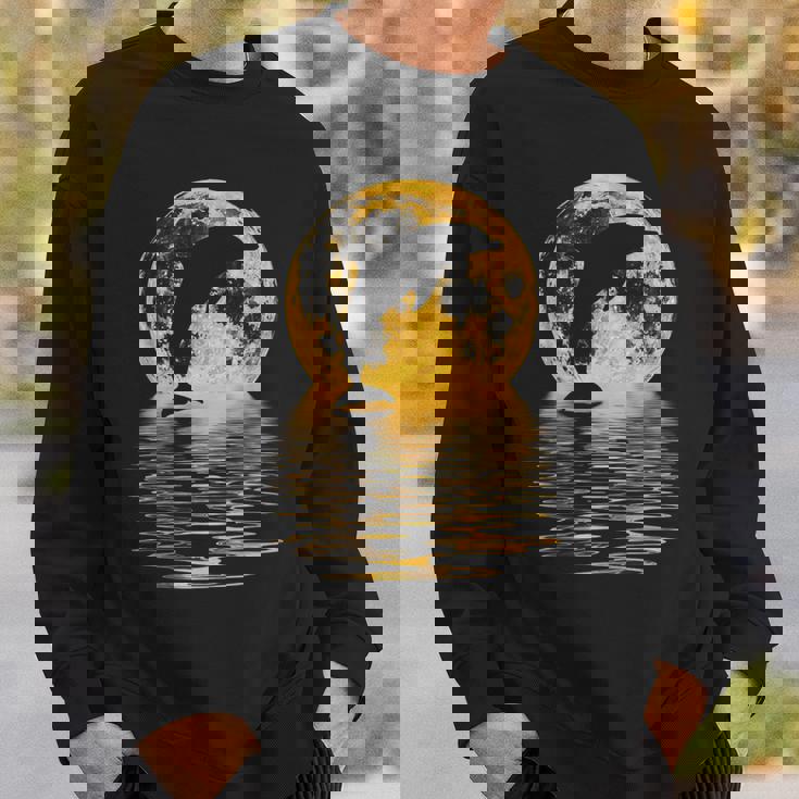 イルカ 海 夕日 月 反射 自然 恋人 ギフト スウェットシャツ 彼への贈り物