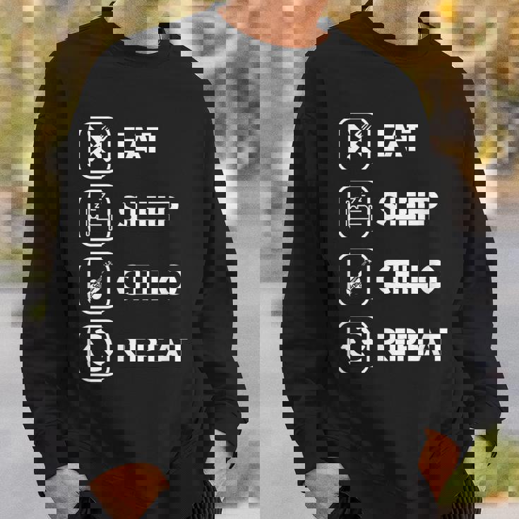 イート・スリープ・チェロ・リピート スウェットシャツ 彼への贈り物