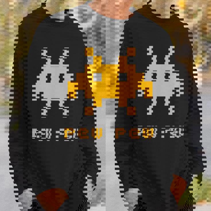 エイリアンインベーダーズピューピュースペース8ビットレトロビデオゲームギフト スウェットシャツ 彼への贈り物