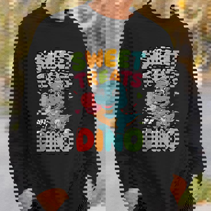 カラフル スイート おやつ 恐竜 かわいい 恐竜 デザート アイスクリーム スウェットシャツ 彼への贈り物