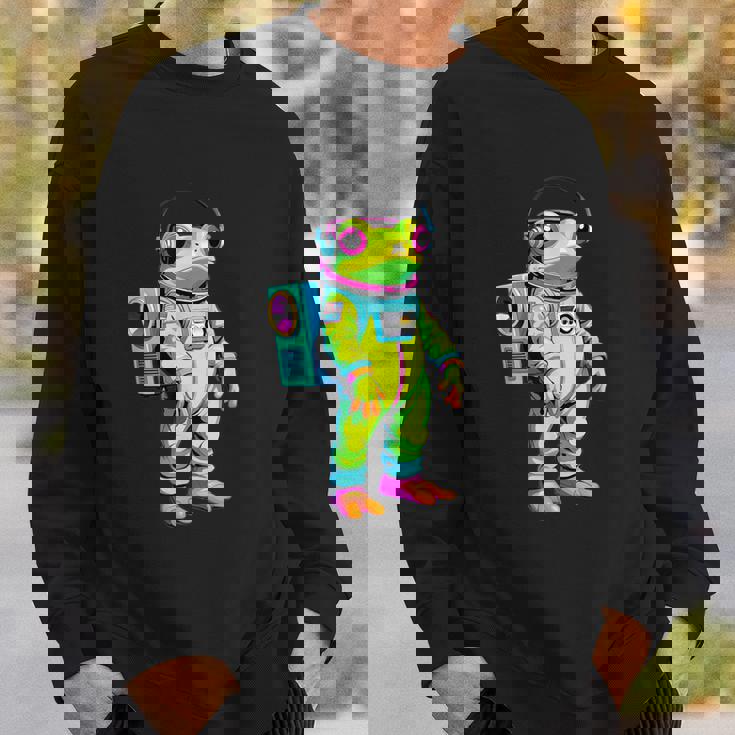 カラフルなカエルの宇宙飛行士キャラクター スウェットシャツ 彼への贈り物