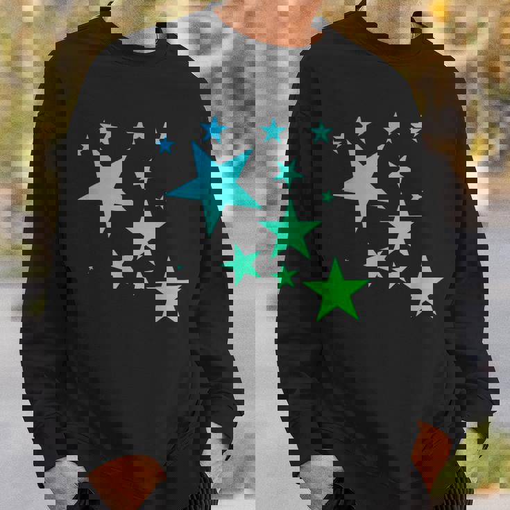 カラフルなグリーンブルーの星、星柄デザイン。 スウェットシャツ 彼への贈り物