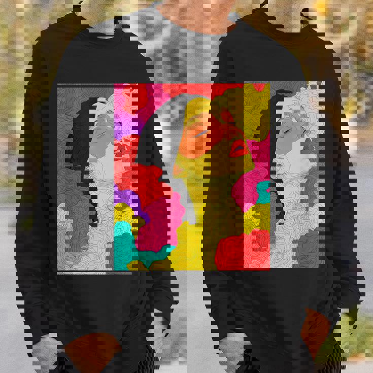 カラフルなドリームスケープ – シュールな顔と抽象的な波 スウェットシャツ 彼への贈り物