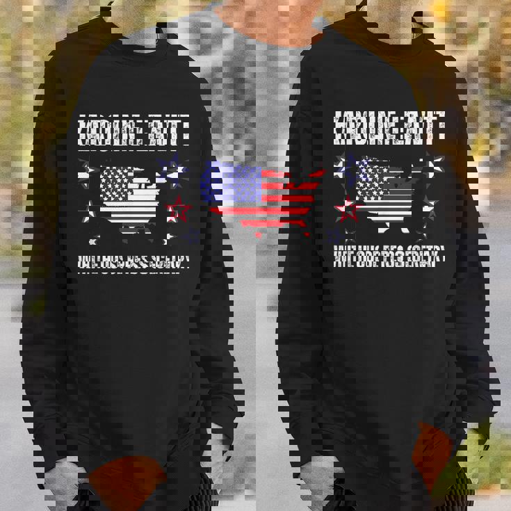 カロライン・レヴィット・ホワイトハウス報道官 スウェットシャツ 彼への贈り物