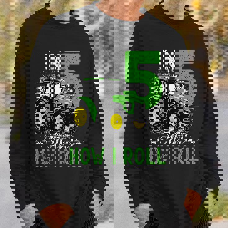 キッズ I Am 5 This Is How I Roll One Years Old Tractor 5歳の誕生日 スウェットシャツ 彼への贈り物