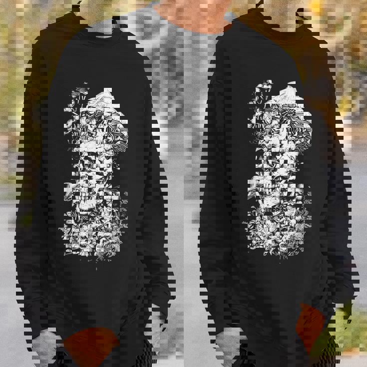 キノコや花があしらわれた骸骨の幻覚的なイラスト スウェットシャツ 彼への贈り物