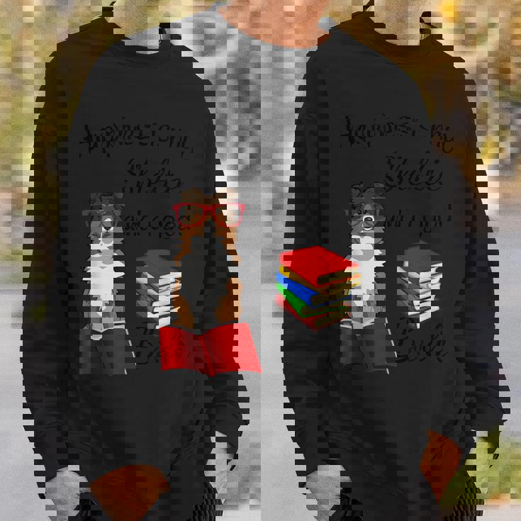 キュート・ハピネス・イズ・シェルティー・アンド・ブックス・シェルティー・マム スウェットシャツ 彼への贈り物