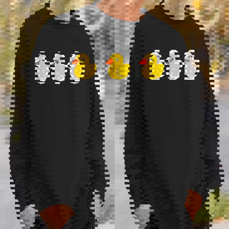 ゴムアヒル（3 スリー）黄色いアヒル お風呂のおもちゃ ラバーダック【ポップ イラスト】ゆるかわいい キャラクター スウェットシャツ 彼への贈り物