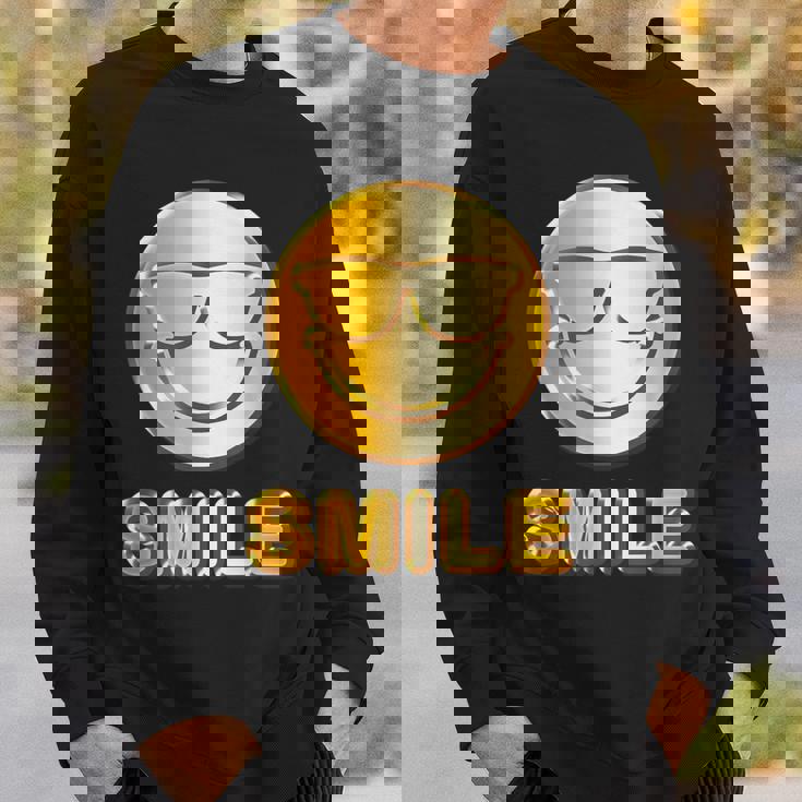 ゴールデン スマイル（フェイク ゴールド風）スマイリー フェイス ニコニコ 笑顔 サングラス 面白い 色 スウェットシャツ 彼への贈り物