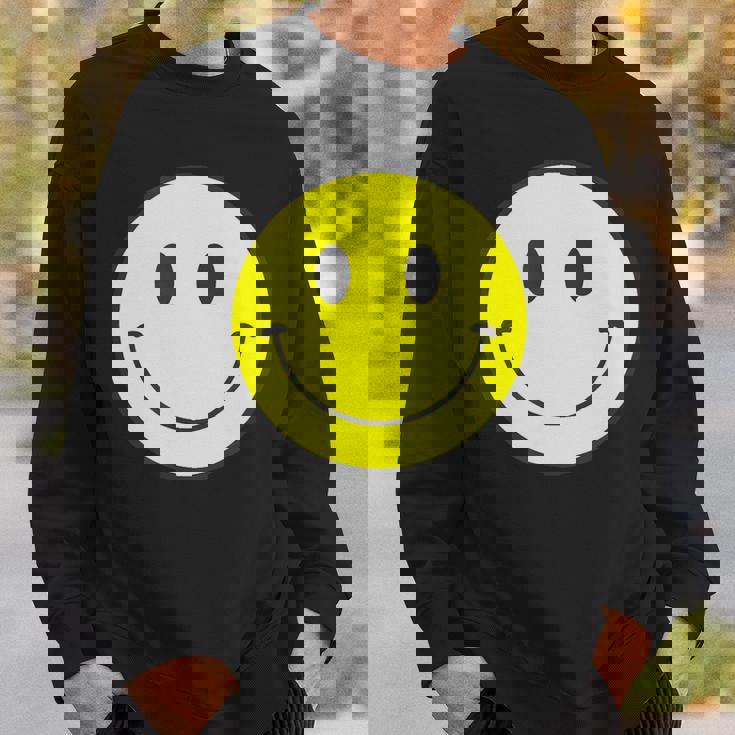 スマイル フェイス 笑顔（ベーシック）【スマイリー】ニコニコ 絵文字 黄色 ポップ かわいい イラスト スウェットシャツ 彼への贈り物