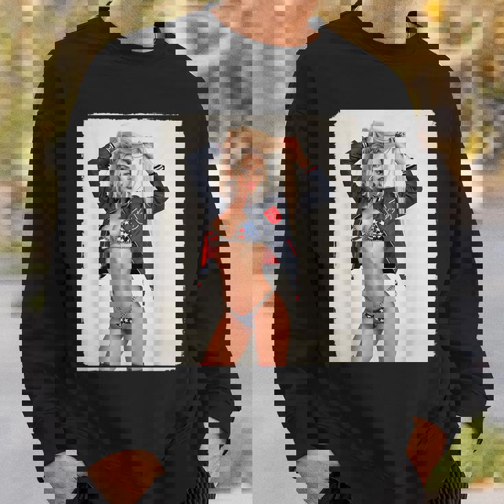 セクシーガールグラフィックtシャツ ブロンドボンシェルビキニピンナップガール スウェットシャツ 彼への贈り物