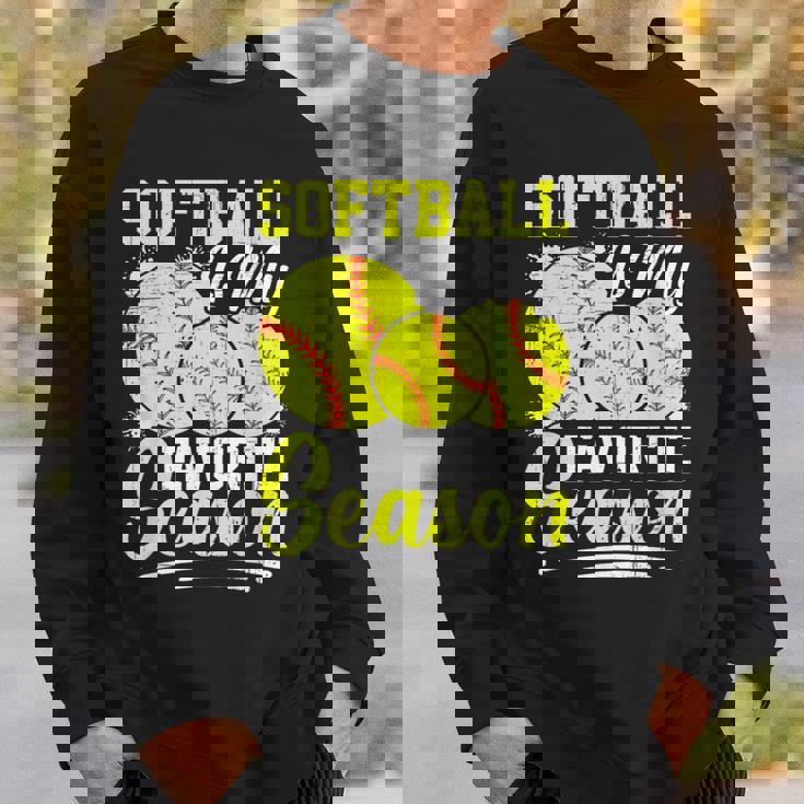 ソフトボールは私の好きな季節の楽しいデザイン。 スウェットシャツ 彼への贈り物