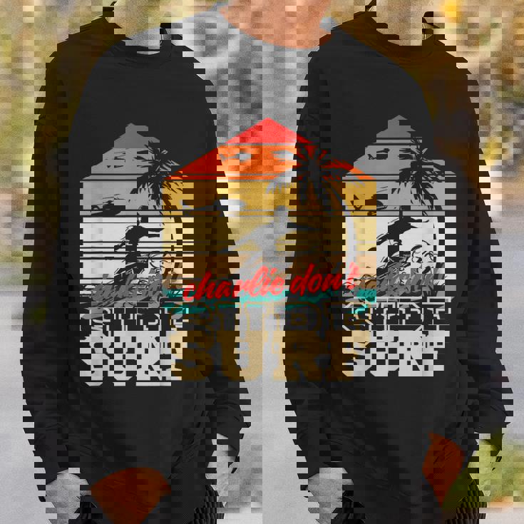 チャーリー・ドント・サーフィン・ミリタリー・ベトナム・サーフ スウェットシャツ 彼への贈り物