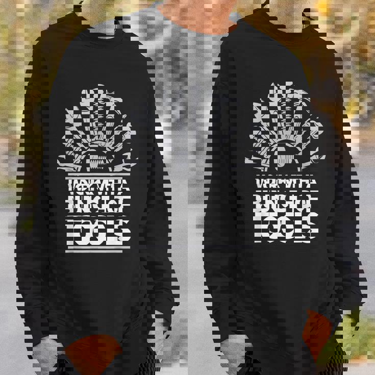 ツール 面白い メカニック 工具を使って仕事 お父さん 夫 ギフト アイデア スウェットシャツ 彼への贈り物