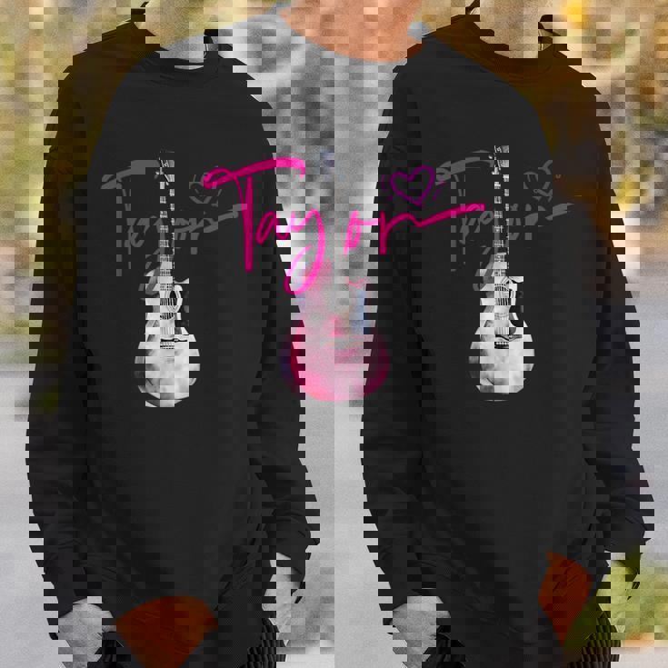 テイラーのファーストネーム 私はテイラーガールが大好きです かわいいギター スウェットシャツ 彼への贈り物