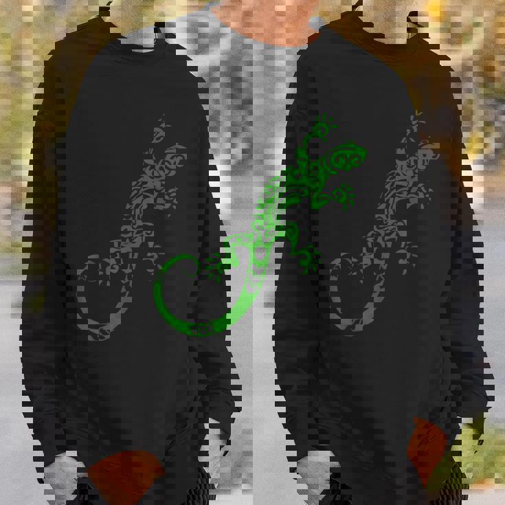トカゲ グリーン トライバル パターン ペット ヤモリ アニマル スウェットシャツ 彼への贈り物