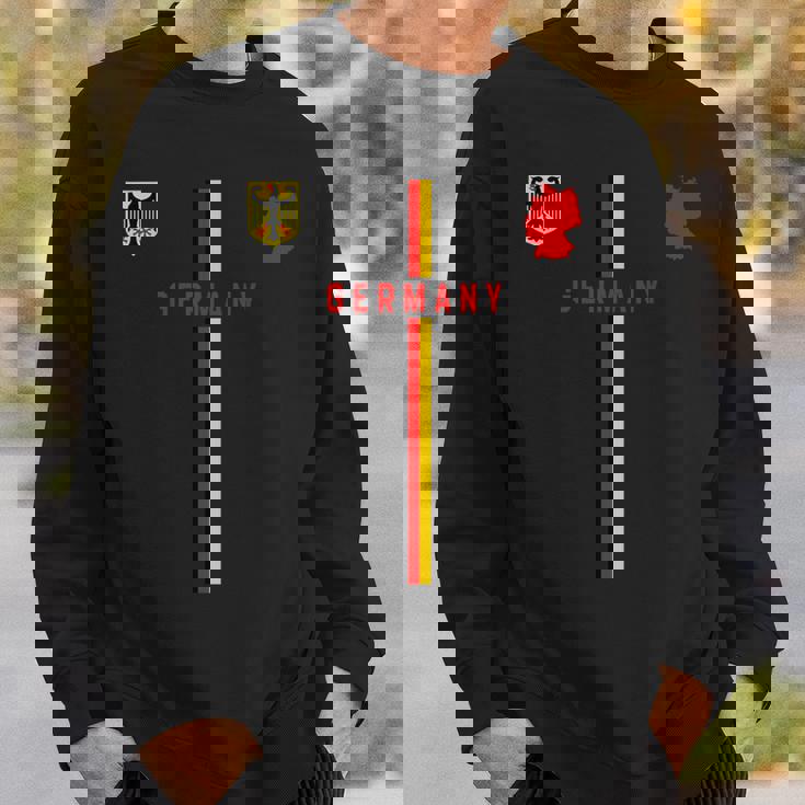 ドイツ国旗、ドイツのシルエットマップ、紋章 スウェットシャツ 彼への贈り物