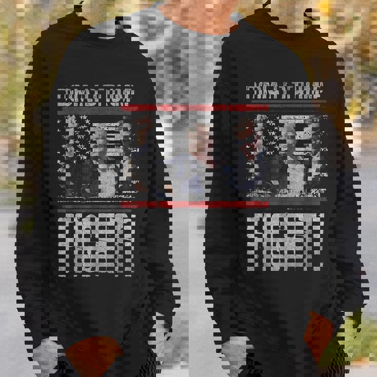 ドナルド・トランプ拳ポンプ We Fight American Flag Trump 2024 スウェットシャツ 彼への贈り物