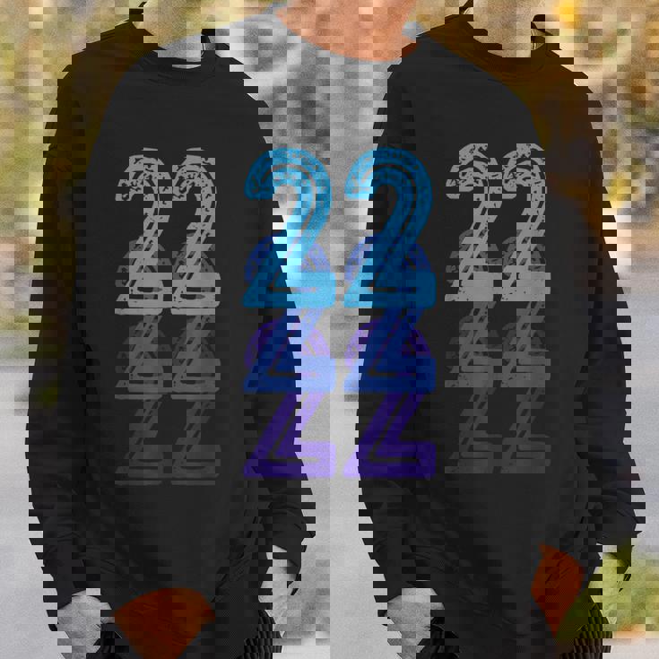 ナンバー22 ブルー ベスト クラシック カレッジスタイル 誕生日 面白い スウェットシャツ 彼への贈り物