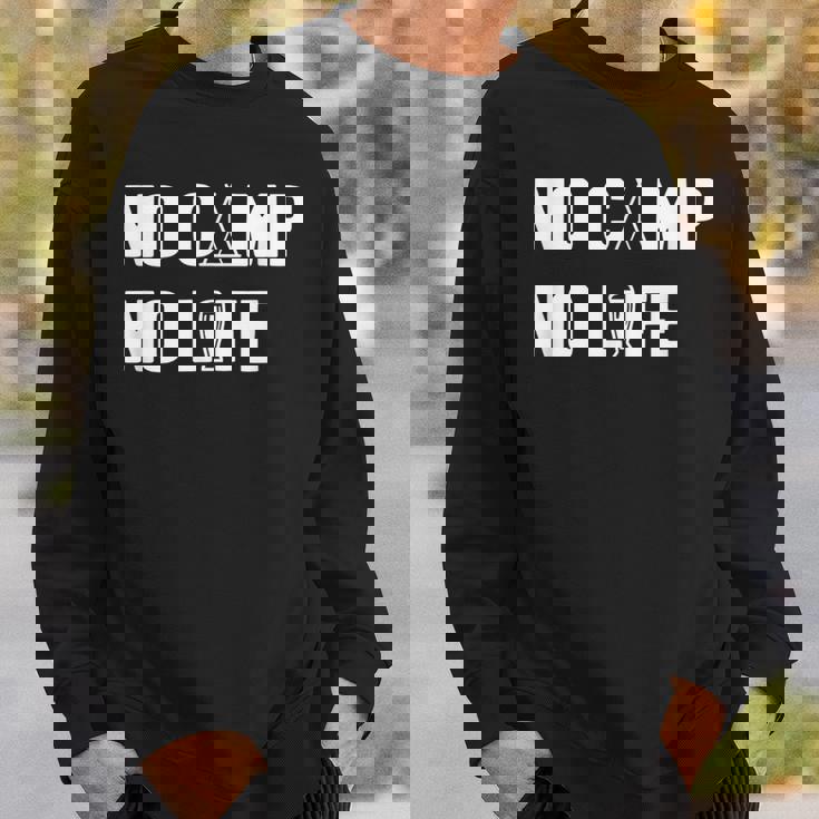 ノーキャンプノーライフ キャンプ好き アウトドア好き アウトドア趣味 クール キャンプ テント スウェットシャツ 彼への贈り物