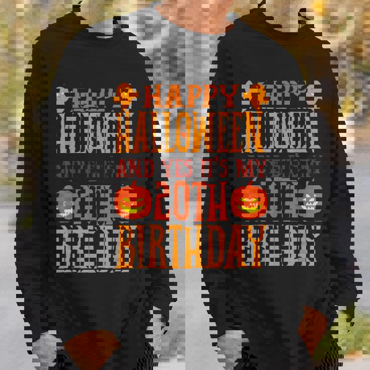 ハッピーハロウィンそしてはい、私の20歳の誕生日です スウェットシャツ 彼への贈り物