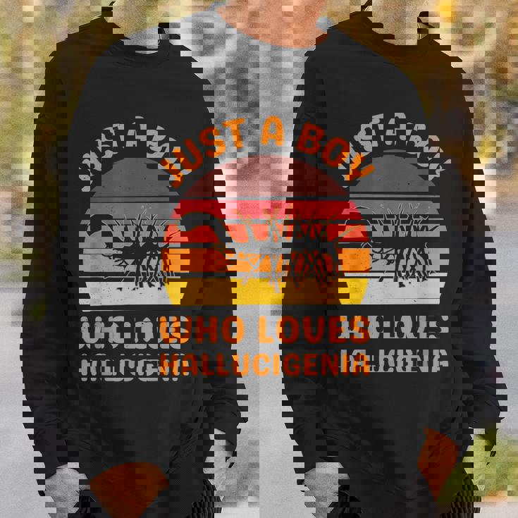 ハルキゲニアの化石絶滅虫が大好きなただの少年 スウェットシャツ 彼への贈り物