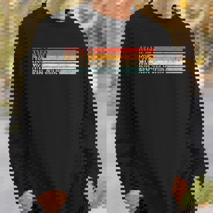 バトントワリングのレトロなバトントワーラーに完全に恋をしています。 スウェットシャツ 彼への贈り物