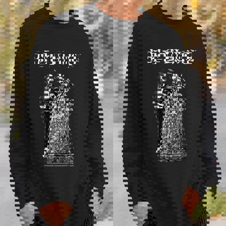 ビートルジュース 墓地 シーン ホラーアート スウェットシャツ 彼への贈り物