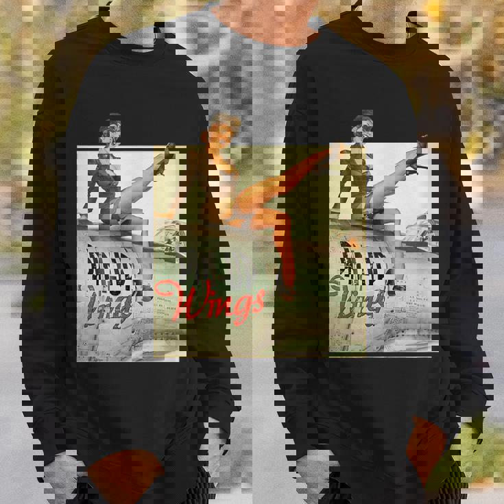 ピンナップガールの羽ビンテージポスターww2 スウェットシャツ 彼への贈り物