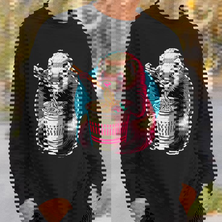 フェレットの飼い主かわいいカワイイアニメフェレットがラーメン丼シャツを食べる スウェットシャツ 彼への贈り物