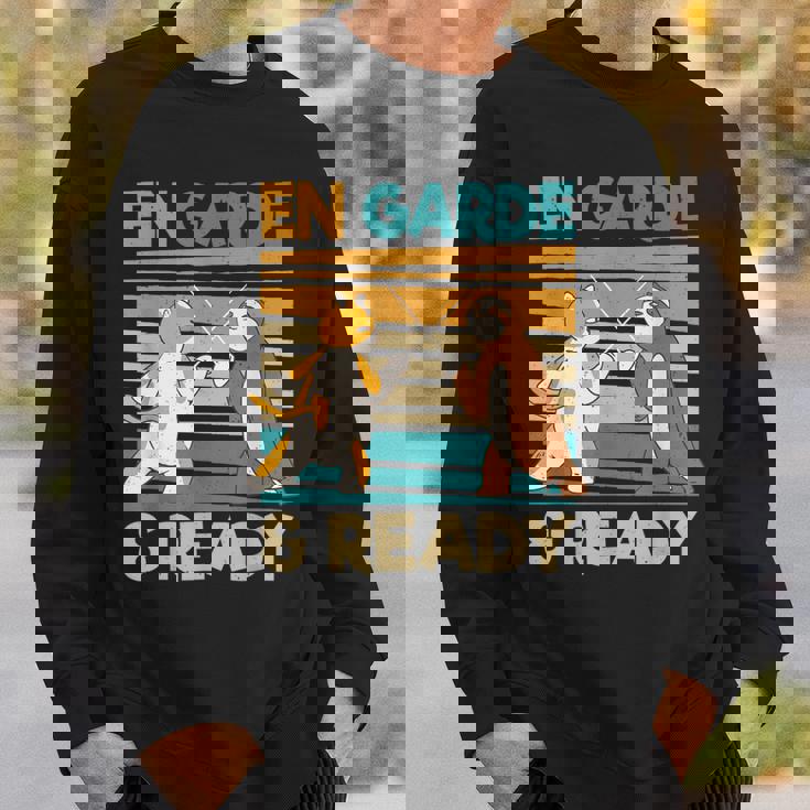 フェンシング猫ナマケモノファニーフェンサー スウェットシャツ 彼への贈り物