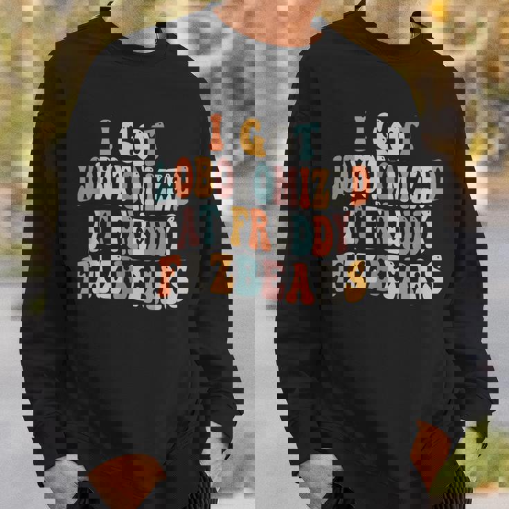 フレディ・フェイズベアーズのおもしろいミームでロボトミーされてしまった スウェットシャツ 彼への贈り物