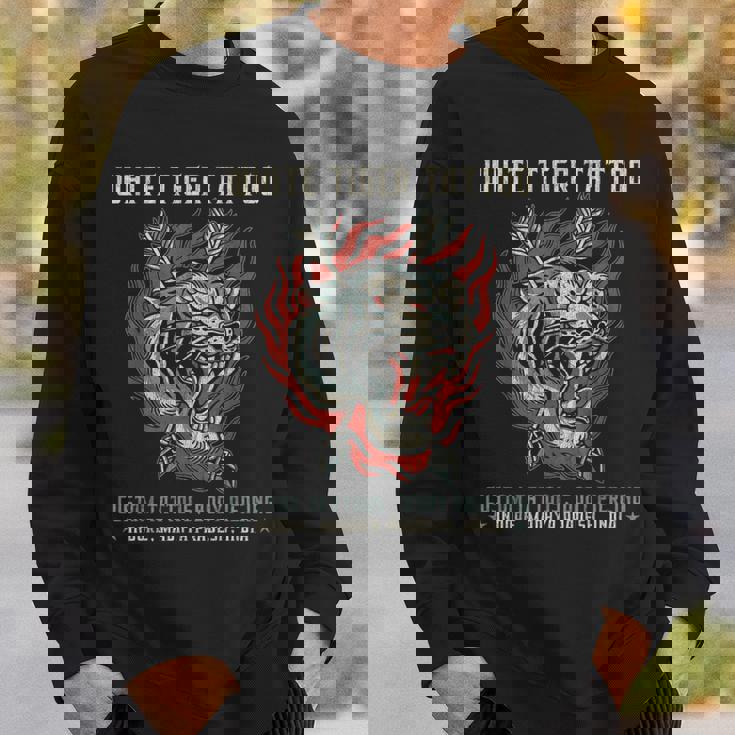 ホワイトタイガータトゥースタジオ、オールドスクール、インドール、インド スウェットシャツ 彼への贈り物