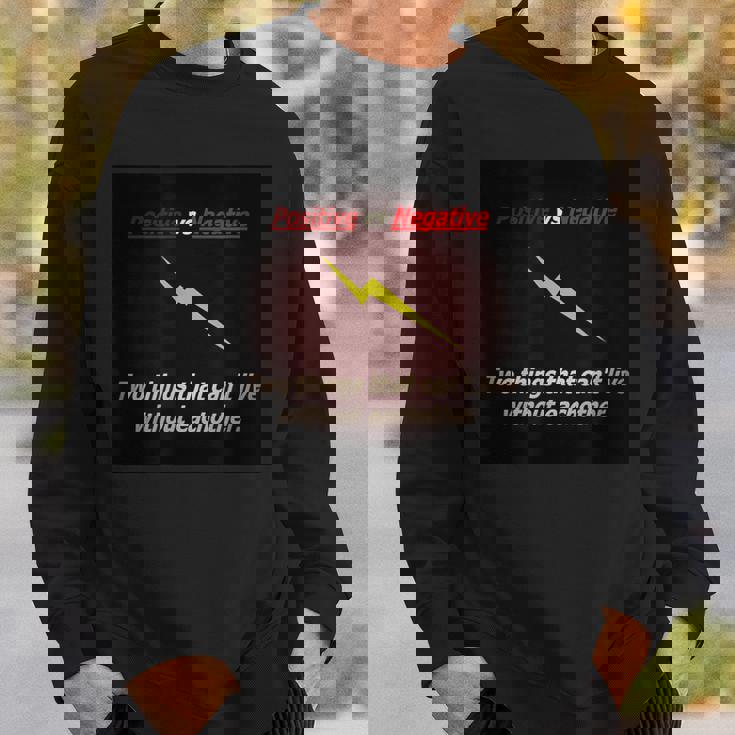 ポジティブ対ネガティブ スウェットシャツ 彼への贈り物