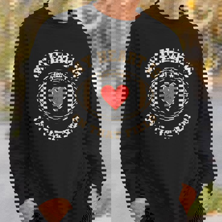 マイ・ハート・イズ・オン・ザッド・フィールド—ファニー・フットボール スウェットシャツ 彼への贈り物