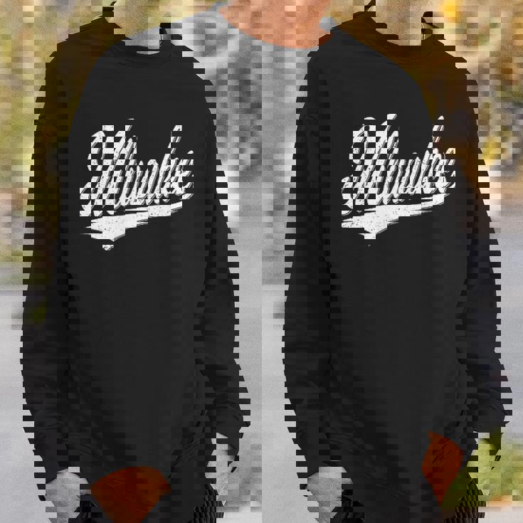 ミルウォーキー ウィスコンシン バーシティ スクリプト ヴィンテージ スポーツスタイル スウェットシャツ 彼への贈り物